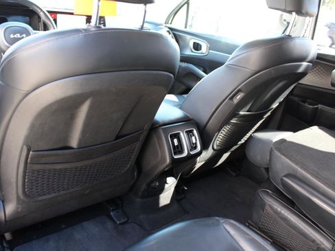 Certified 2023 Kia Sorento EX image 32