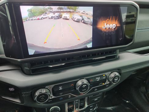 Used 2024 Jeep Wrangler Unlimited Rubicon 4xe AWD/4WD image 27
