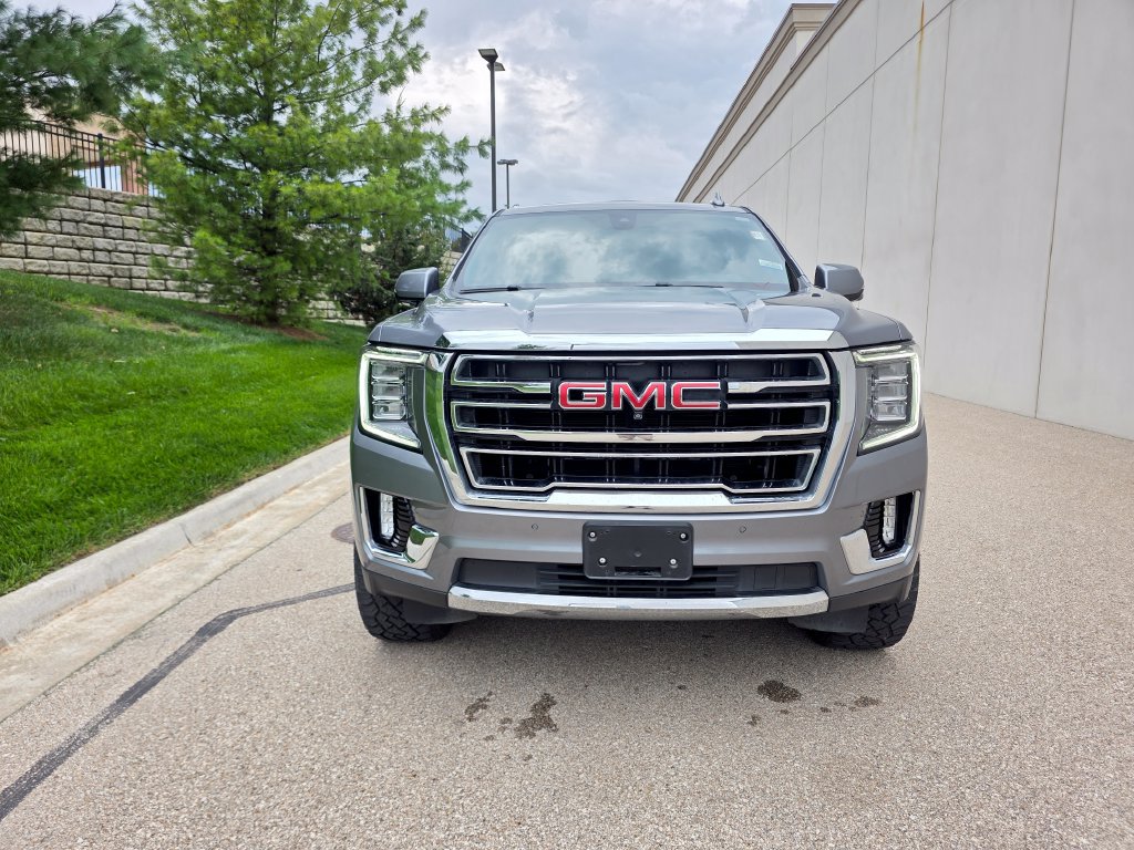 Used 2021 GMC Yukon SLT w/ SLT Premium Package AWD/4WD image 2