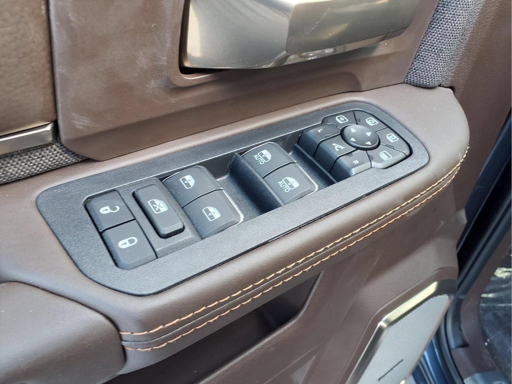 New 2026 RAM 2500 Limited AWD/4WD image 15