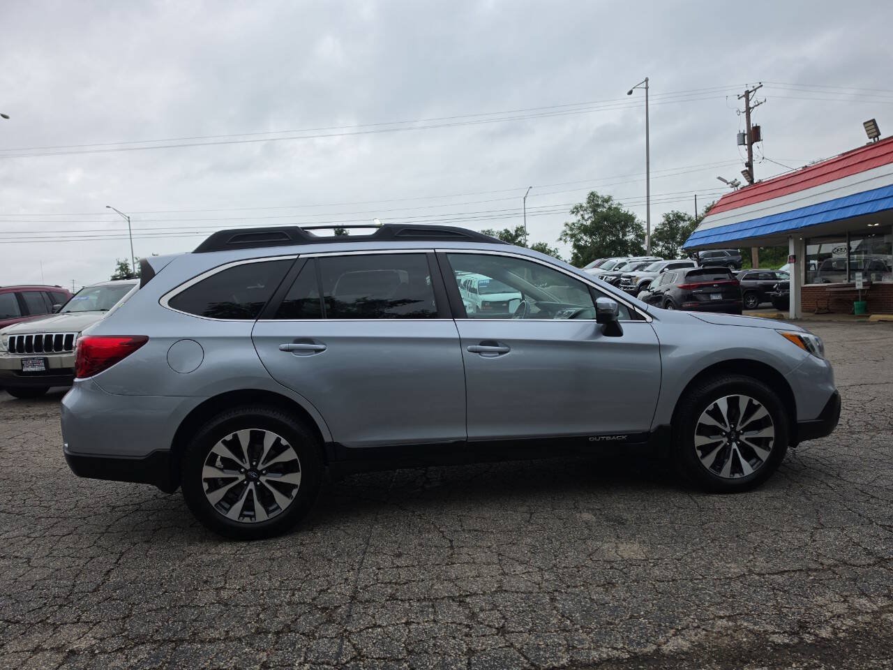 Used 2016 Subaru Outback 3.6R Limited AWD/4WD image 7