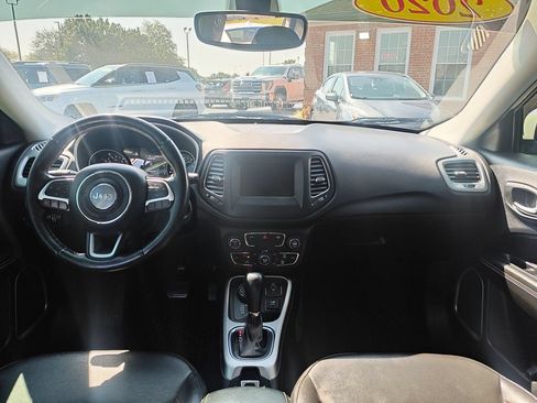 Used 2020 Jeep Compass Latitude w/ Cold Weather Group AWD/4WD image 15