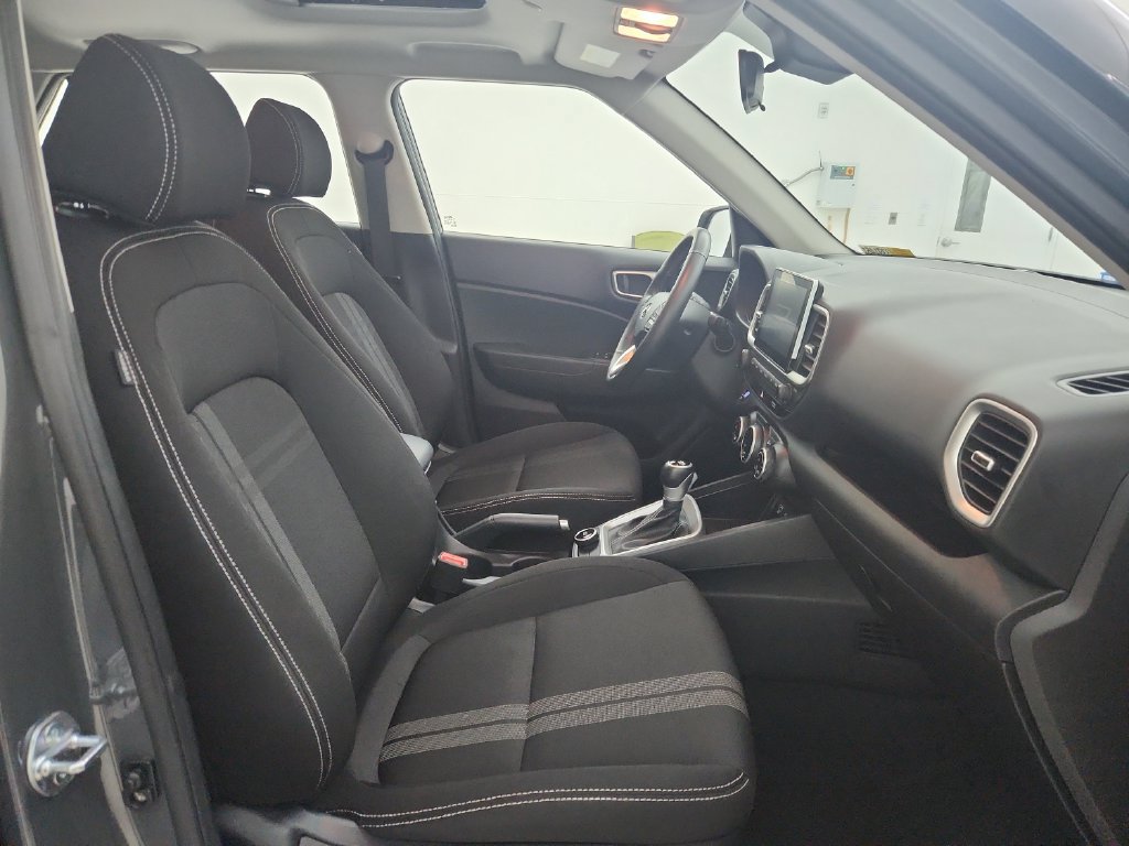 Used 2025 Hyundai Venue SEL FWD image 36