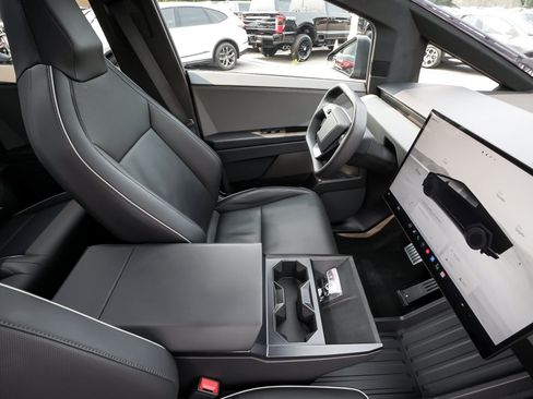 Used 2024 Tesla Cybertruck AWD Crew Cab image 43