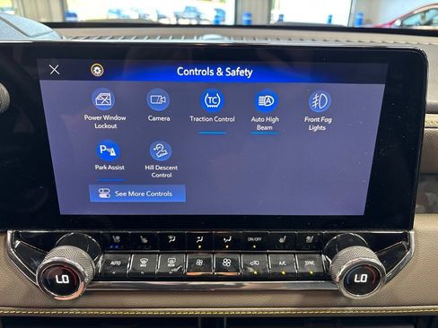 Used 2025 Chevrolet Colorado ZR2 w/ Technology Package AWD/4WD image 25