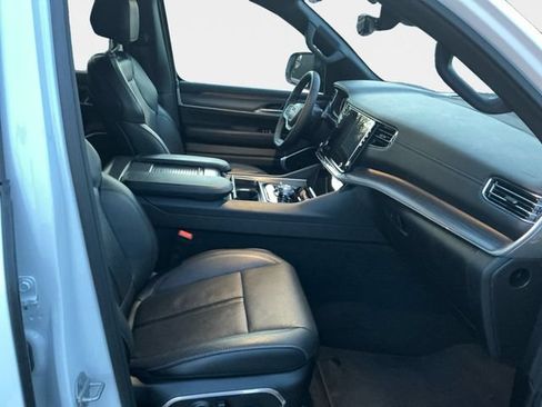 Used 2024 Jeep Wagoneer Series II AWD/4WD image 18