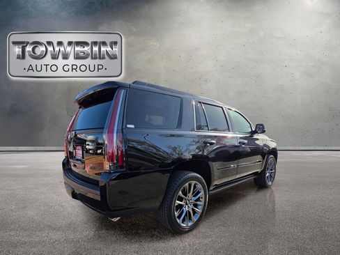 Used 2019 Cadillac Escalade Premium Luxury w/ Escalade Sport Edition AWD/4WD image 4