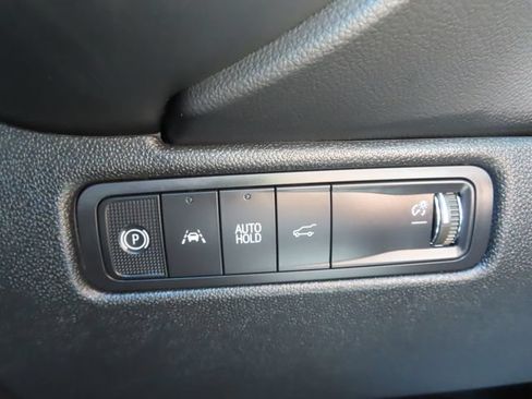Certified 2025 Chevrolet Equinox EV RS w/ Convenience Package II AWD/4WD image 35