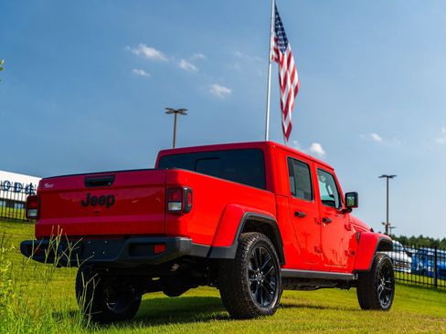 Used 2024 Jeep Gladiator Sport AWD/4WD image 33