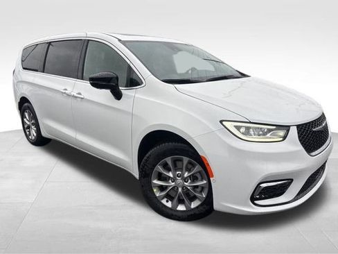 New 2026 Chrysler Pacifica Limited image 1