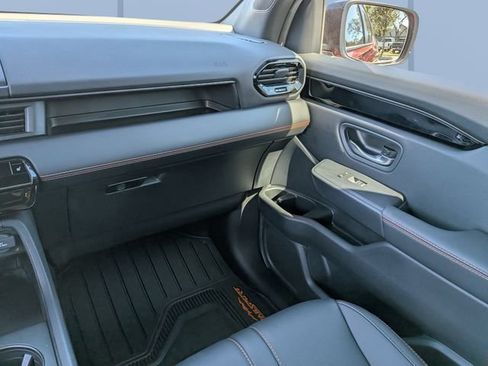 Used 2025 Honda Pilot TrailSport image 17