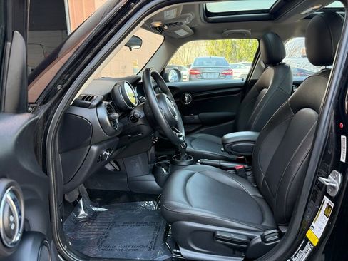 Used 2020 MINI Cooper 4-Door Hardtop w/ Storage Package image 9