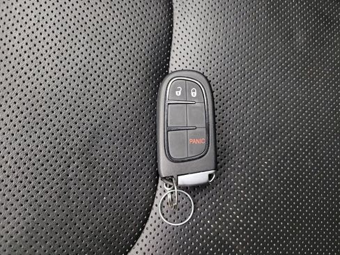 Used 2019 Jeep Cherokee Limited AWD/4WD image 32