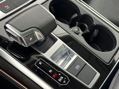 Used 2023 Audi Q8 Premium Plus w/ Premium Plus Package AWD/4WD image 21
