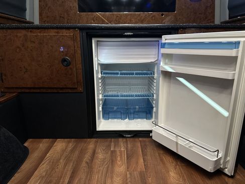 Used 2017 Mercedes-Benz Sprinter 2500 image 24