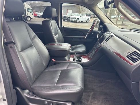 Used 2010 Cadillac Escalade Luxury AWD/4WD image 31