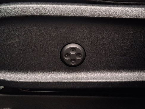 Used 2024 Mercedes-Benz GLB 250 4MATIC image 26