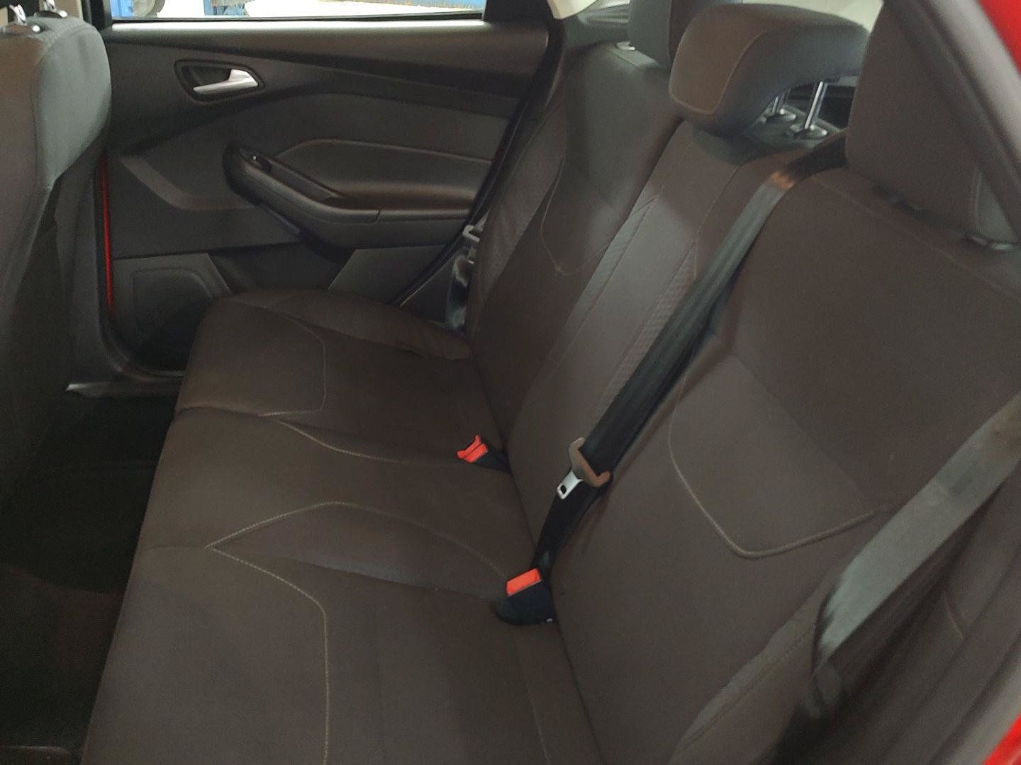 Used 2015 Ford Focus SE w/ Equipment Group 201A FWD image 17