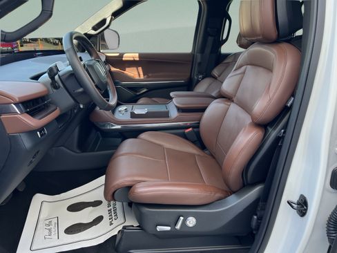 Certified 2025 Lincoln Navigator Reserve AWD/4WD image 17
