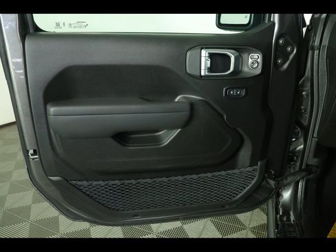 Used 2021 Jeep Wrangler Sport AWD/4WD image 18