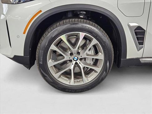 Used 2026 BMW X5 xDrive50e w/ Premium Package image 9