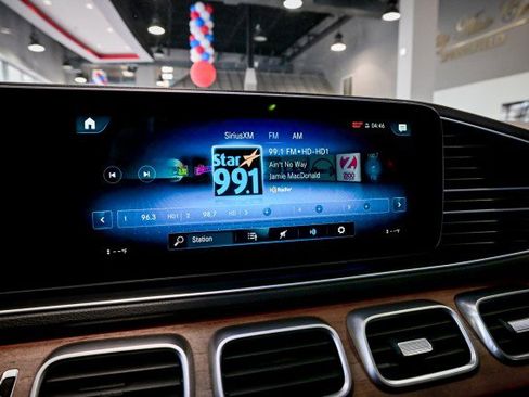 Used 2021 Mercedes-Benz GLS 450 4MATIC image 35