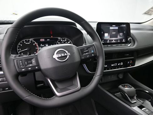 Certified 2026 Nissan Rogue SV FWD image 23