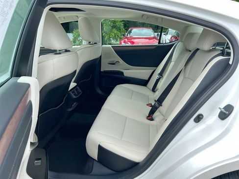 Certified 2024 Lexus ES 350 w/ Premium Package FWD image 19