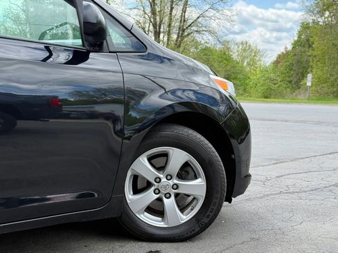 Used 2015 Toyota Sienna L FWD image 50