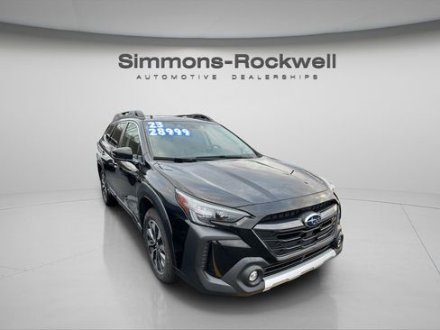 Used 2023 Subaru Outback Limited image 2