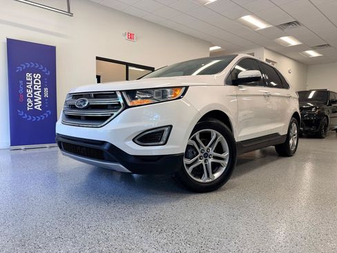Used 2017 Ford Edge Titanium w/ Equipment Group 301A FWD image 2