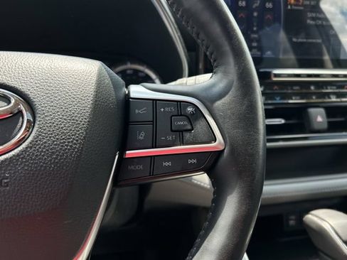 Used 2022 Toyota Highlander Platinum AWD/4WD image 44