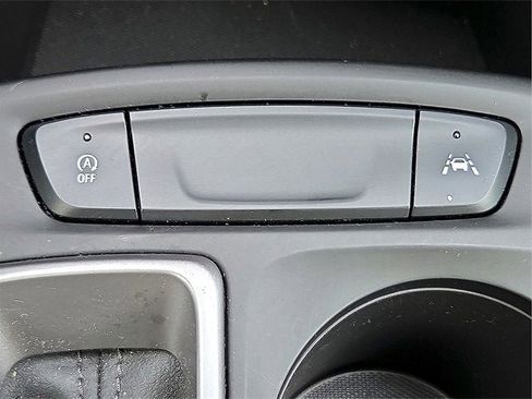 Certified 2025 Chevrolet Trax LS image 21