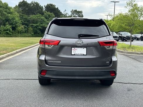 Used 2018 Toyota Highlander SE FWD image 8