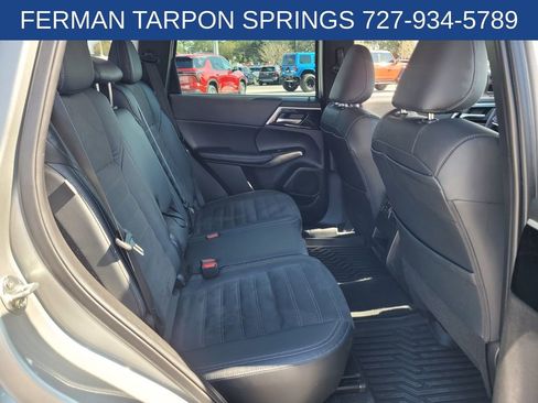 Used 2023 Mitsubishi Outlander SE image 18