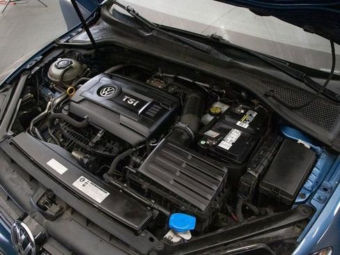 Used 2018 Volkswagen Golf S image 25