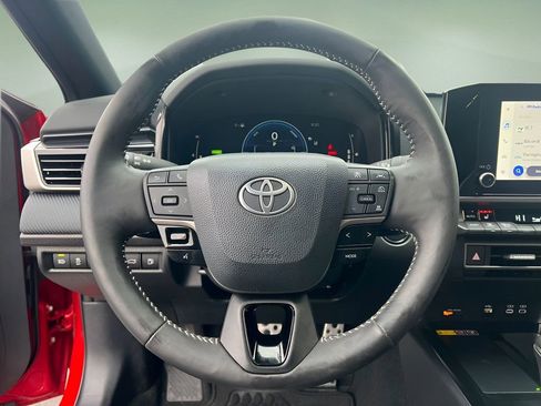 Used 2025 Toyota Camry SE image 15