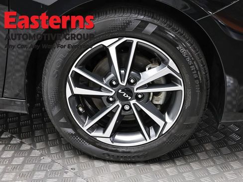 Used 2023 Kia Forte LXS w/ LXS Technology Package FWD image 31