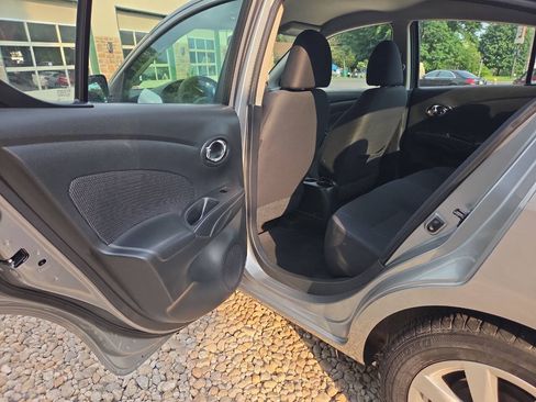 Used 2013 Nissan Versa FWD image 18