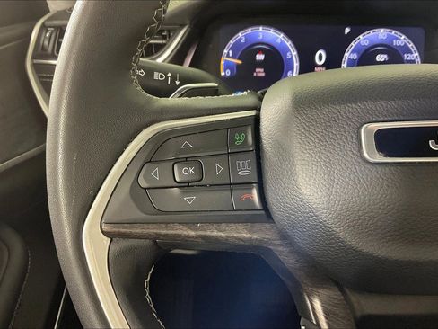 Used 2023 Jeep Grand Cherokee L Limited AWD/4WD image 12