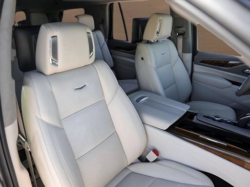 Used 2024 Cadillac Escalade Premium Luxury Platinum w/ Heavy-Duty Trailer Package AWD/4WD image 34