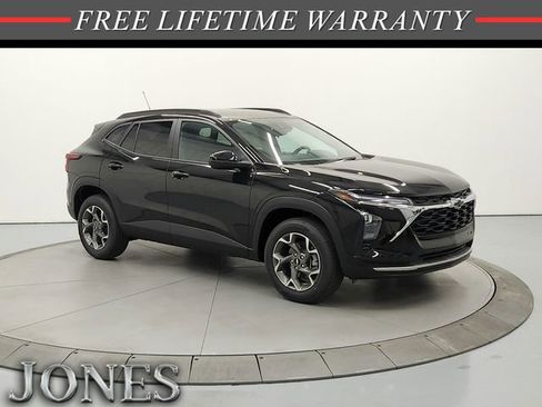 New 2025 Chevrolet Trax LT w/ Driver Confidence Package FWD image 1