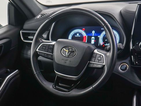 Used 2025 Toyota Highlander XSE AWD/4WD image 15