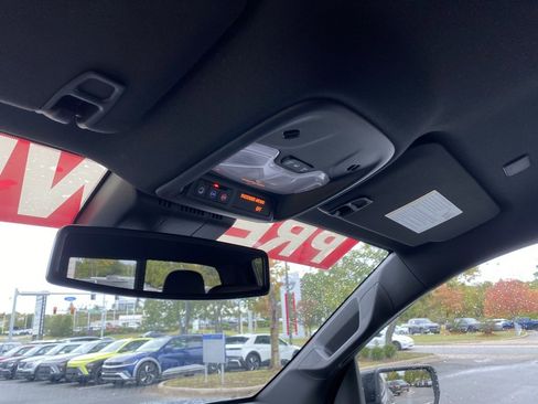 Used 2024 Chevrolet Colorado Z71 w/ Z71 Convenience Package 2 image 23