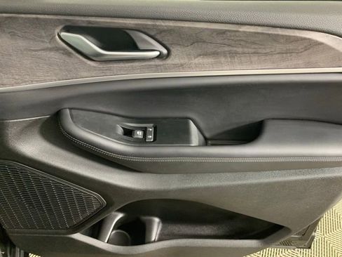 Used 2024 Jeep Grand Cherokee L Limited image 32