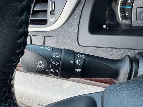 Used 2014 Toyota Camry L image 23