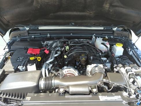 Certified 2025 Jeep Gladiator Mojave AWD/4WD image 23
