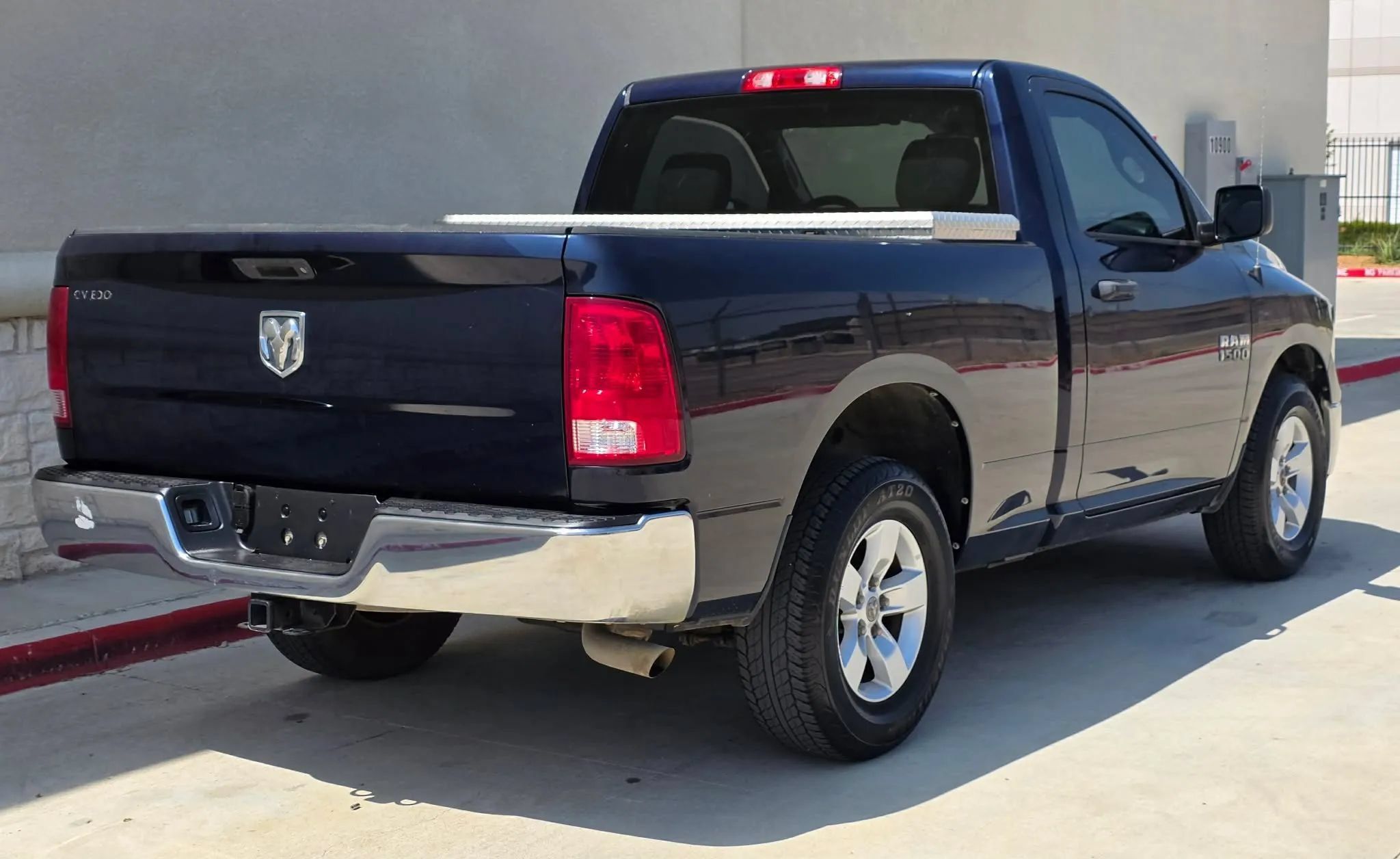 Used 2016 RAM 1500 Tradesman w/ Chrome Appearance Group RWD image 3