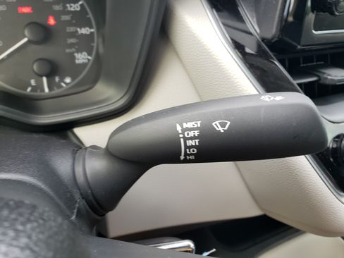 Used 2025 Toyota Corolla LE FWD image 17