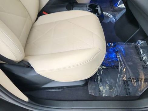 Used 2023 BMW iX xDrive50 w/ Premium Package image 24